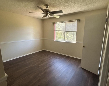 6476 Sable Woods Drive E - Photo Thumbnail 7