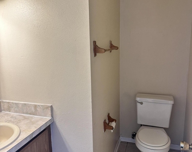 6476 Sable Woods Drive E - Photo Thumbnail 11