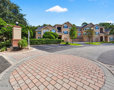 13810 Sutton Park Drive N - Photo Thumbnail 2