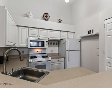 13810 Sutton Park Drive N - Photo Thumbnail 16