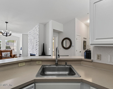 13810 Sutton Park Drive N - Photo Thumbnail 20