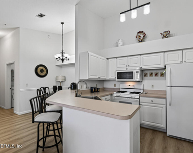 13810 Sutton Park Drive N - Photo Thumbnail 17