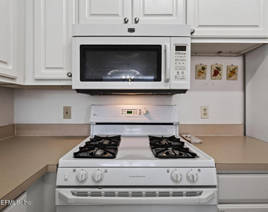 13810 Sutton Park Drive N - Photo Thumbnail 21