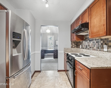 11418 Beacon Drive N - Photo Thumbnail 7