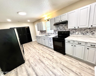804 W 2nd Street - Photo Thumbnail 7