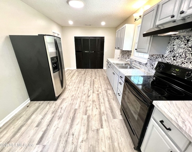 804 W 2nd Street - Photo Thumbnail 8
