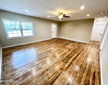 804 W 2nd Street - Photo Thumbnail 5