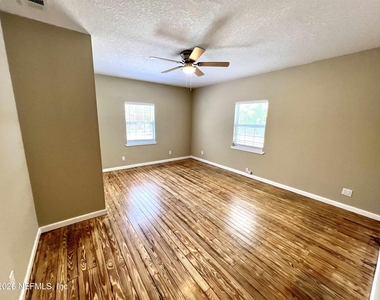 804 W 2nd Street - Photo Thumbnail 14