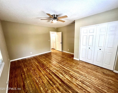 804 W 2nd Street - Photo Thumbnail 15