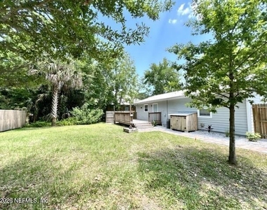 804 W 2nd Street - Photo Thumbnail 18