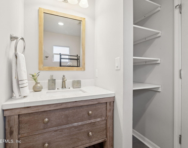 3239 Dellwood Avenue - Photo Thumbnail 15