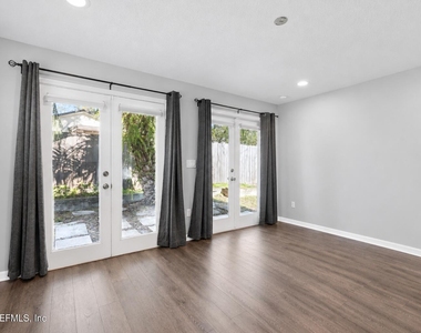 3239 Dellwood Avenue - Photo Thumbnail 11