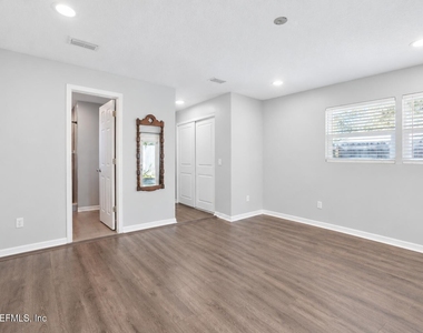 3239 Dellwood Avenue - Photo Thumbnail 12