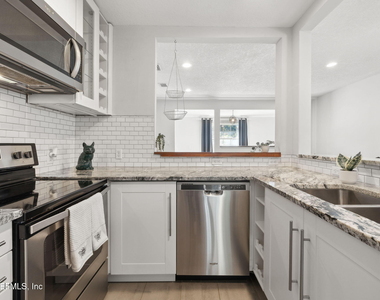 3239 Dellwood Avenue - Photo Thumbnail 8