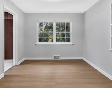 2726 Hollywood Drive - Photo Thumbnail 2