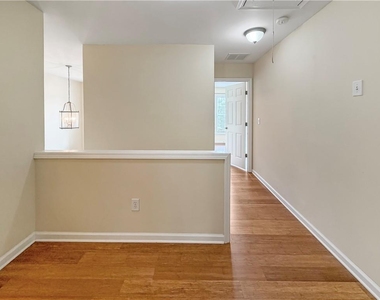2380 Fairlie Drive - Photo Thumbnail 10