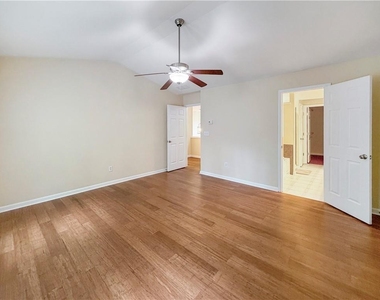 2380 Fairlie Drive - Photo Thumbnail 12