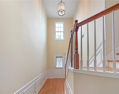 2380 Fairlie Drive - Photo Thumbnail 2