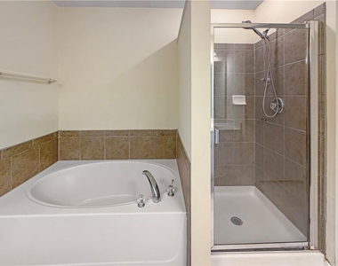 2380 Fairlie Drive - Photo Thumbnail 14