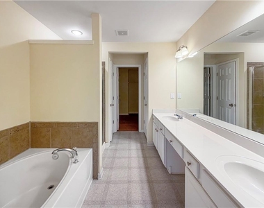 2380 Fairlie Drive - Photo Thumbnail 13