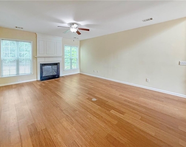 2380 Fairlie Drive - Photo Thumbnail 4