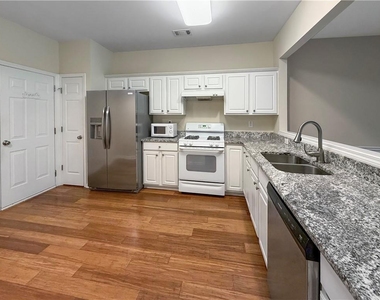 2380 Fairlie Drive - Photo Thumbnail 6