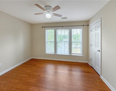 2380 Fairlie Drive - Photo Thumbnail 18