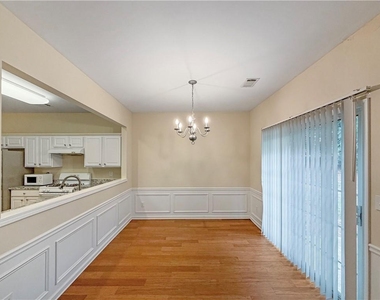 2380 Fairlie Drive - Photo Thumbnail 5