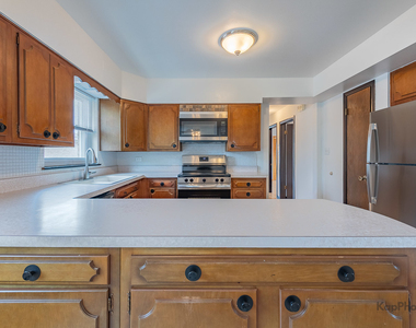 8503 W Berwyn Avenue - Photo Thumbnail 9