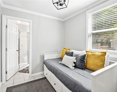 858 Linda Way - Photo Thumbnail 8