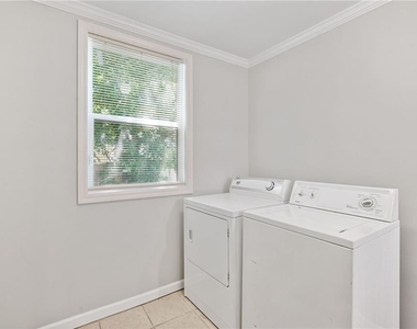 858 Linda Way - Photo Thumbnail 18