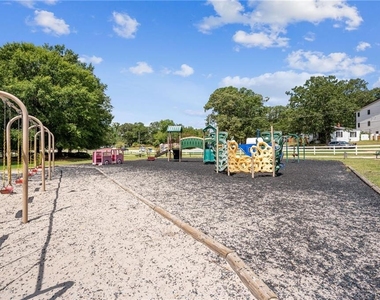 858 Linda Way - Photo Thumbnail 25