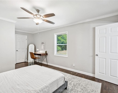 858 Linda Way - Photo Thumbnail 12