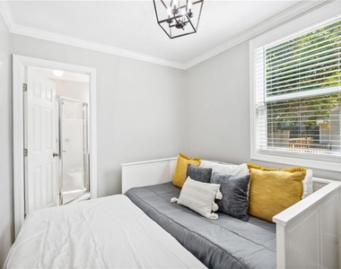 858 Linda Way - Photo Thumbnail 9