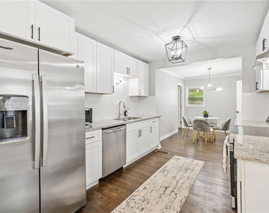 858 Linda Way - Photo Thumbnail 4
