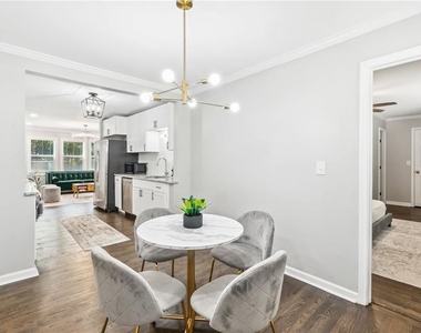 858 Linda Way - Photo Thumbnail 7
