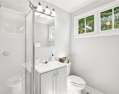 858 Linda Way - Photo Thumbnail 10