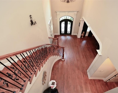 2210 Spalding Drive - Photo Thumbnail 37