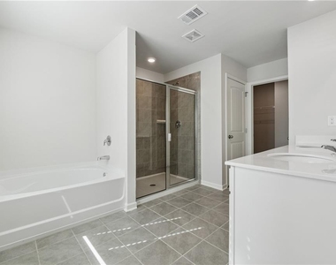 3100 Greyton Drive - Photo Thumbnail 4
