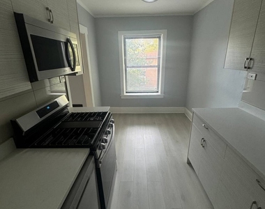 7331 N Honore Street - Photo Thumbnail 3