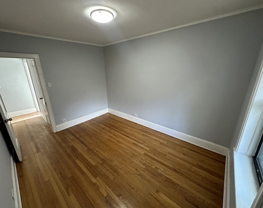 7331 N Honore Street - Photo Thumbnail 2