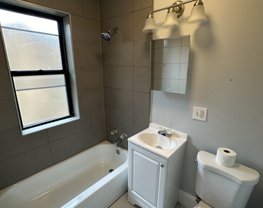 7331 N Honore Street - Photo Thumbnail 4