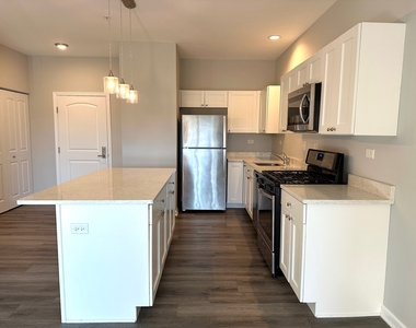 301 N Madison Street - Photo Thumbnail 4