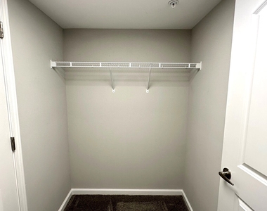 301 N Madison Street - Photo Thumbnail 10
