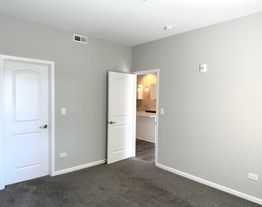 301 N Madison Street - Photo Thumbnail 9
