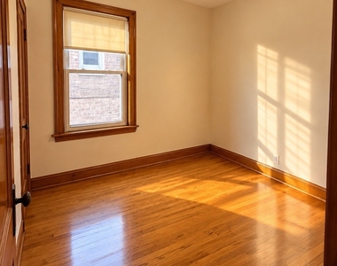 4746 S Kolin Avenue - Photo Thumbnail 7