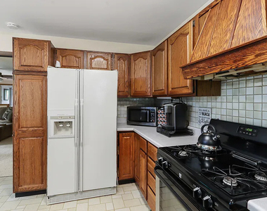 1770 E Lake Shore Drive - Photo Thumbnail 12