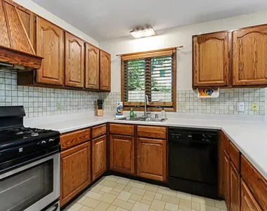 1770 E Lake Shore Drive - Photo Thumbnail 10