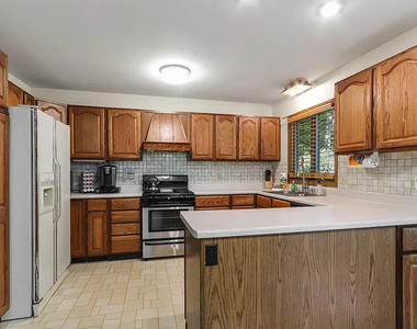 1770 E Lake Shore Drive - Photo Thumbnail 9