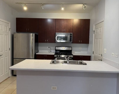 757 W 14th Place - Photo Thumbnail 3
